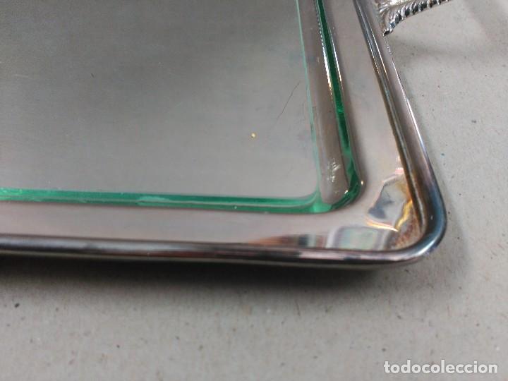 Antig&uuml;edades: BANDEJA DE METAL CON CRISTAL PROTECTOR, 2 ASAS - Foto 6