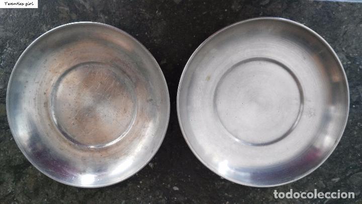 Antig&uuml;edades: Dos antiguos platitos de aluminio - Foto 1