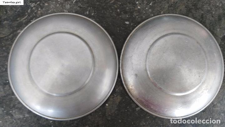 Antig&uuml;edades: Dos antiguos platitos de aluminio - Foto 2