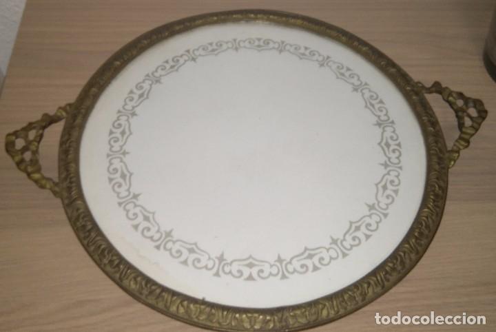 Antig&uuml;edades: Bandeja bronce y cristal - Foto 1