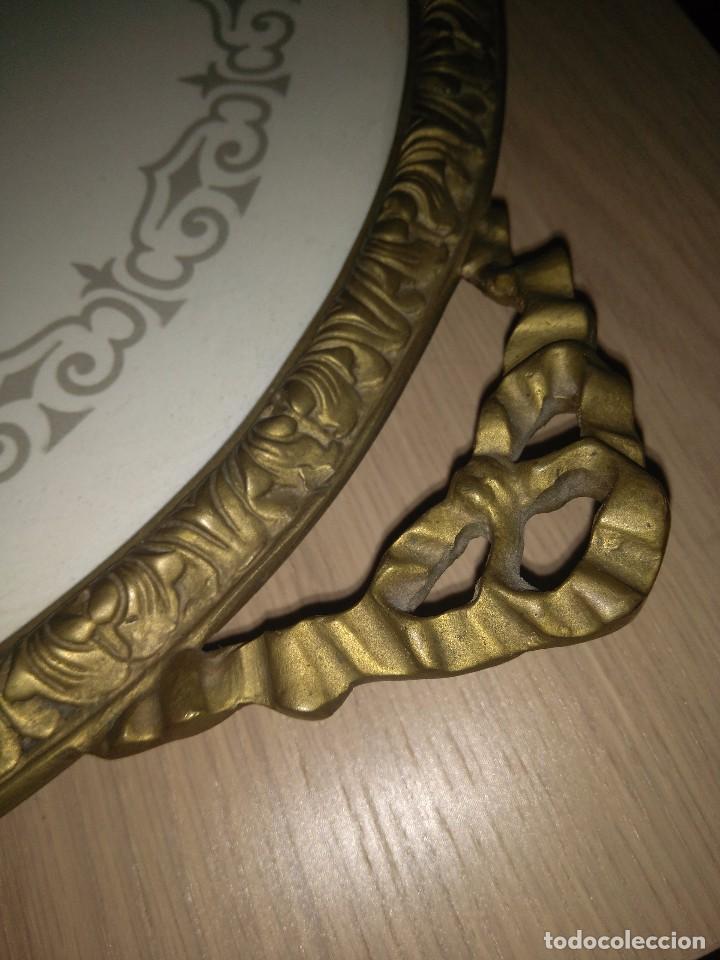 Antig&uuml;edades: Bandeja bronce y cristal - Foto 2