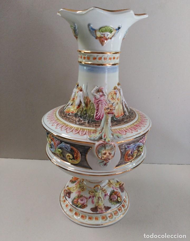 Antig&uuml;edades: JARRON DE PORCELANA CAPODIMONTE - Foto 2