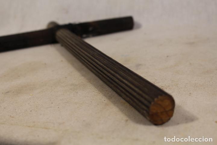 Antig&uuml;edades: cruz de madera - Foto 4