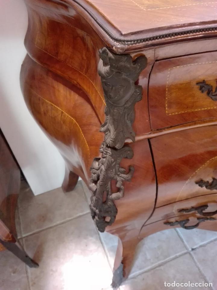 Antig&uuml;edades: COMODA ESTILO LUIS XV DE MARQUETERIA Y BRONCE - Foto 2