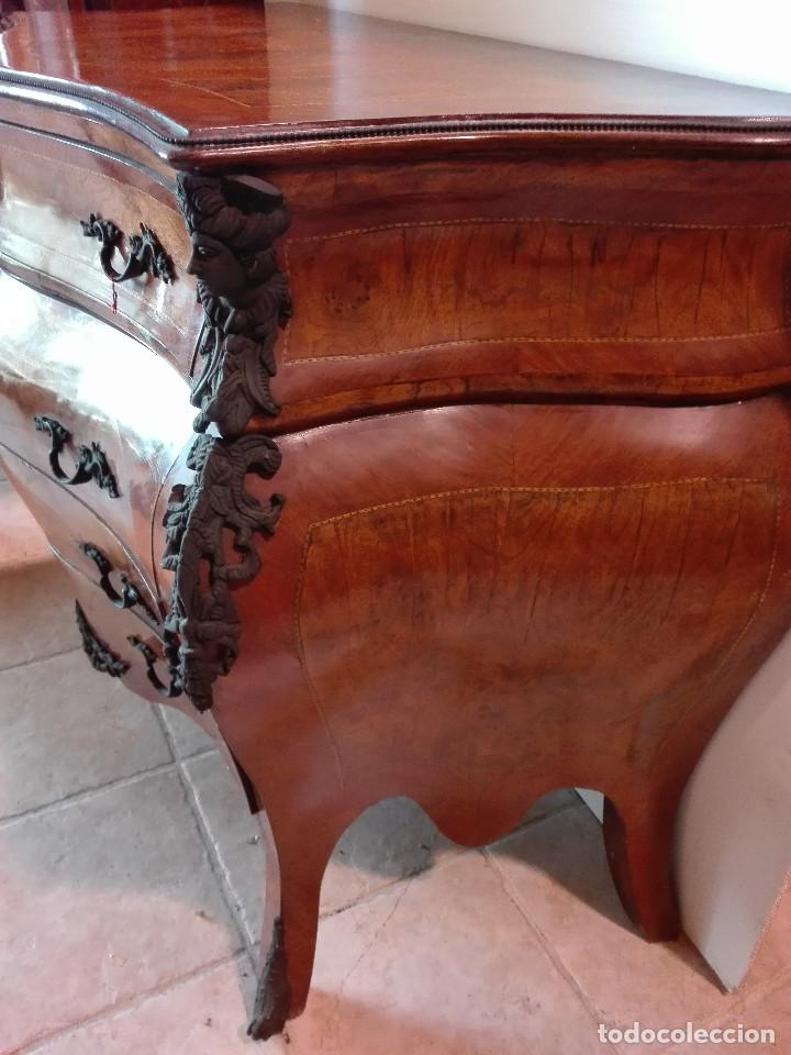 Antig&uuml;edades: COMODA ESTILO LUIS XV DE MARQUETERIA Y BRONCE - Foto 3