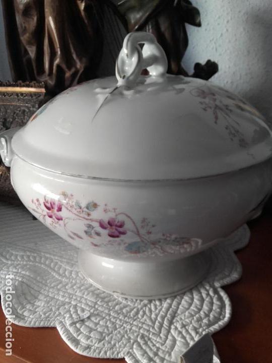 Antig&uuml;edades: Sopera grande porcelana - Foto 1