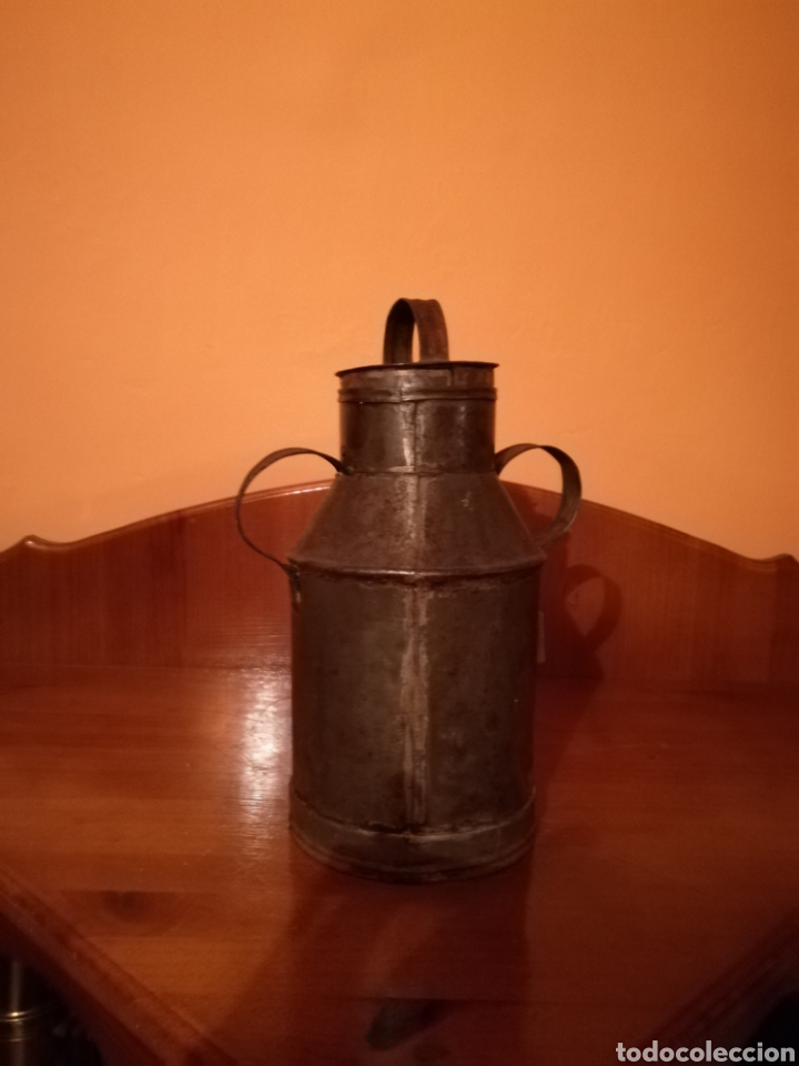 Antig&uuml;edades: Lechera peque&ntilde;a en hojalata. - Foto 2