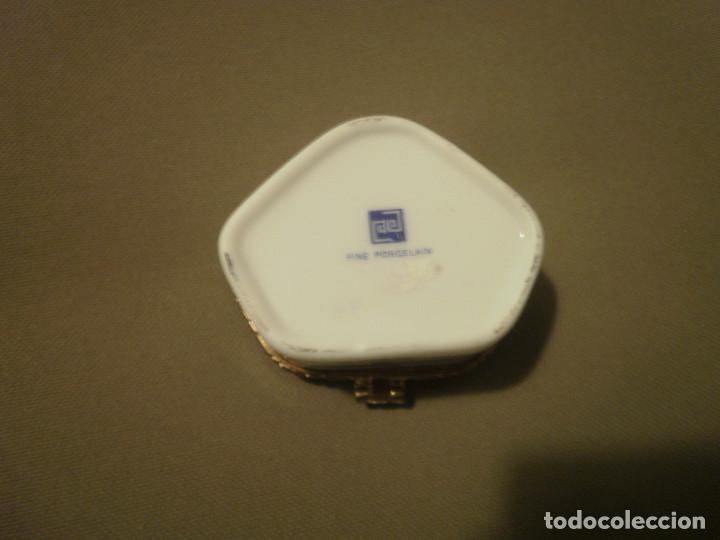 Antig&uuml;edades: Cajita de porcelana - Foto 2