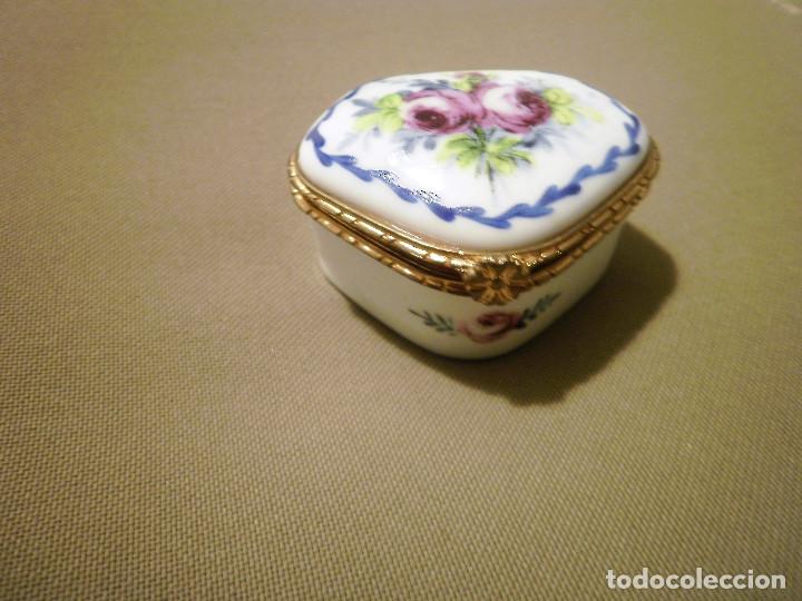Antig&uuml;edades: Cajita de porcelana - Foto 4