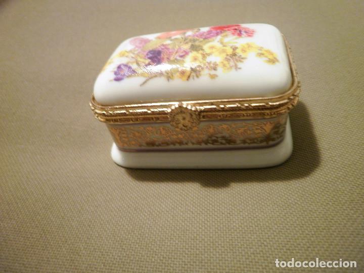 Antig&uuml;edades: Cajita de porcelana - Foto 1