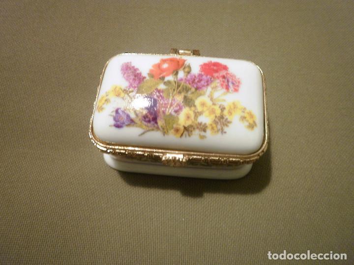 Antig&uuml;edades: Cajita de porcelana - Foto 2