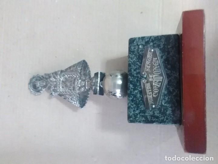 Antig&uuml;edades: Virgen de Covadonga en peana de m&aacute;rmol - Foto 4