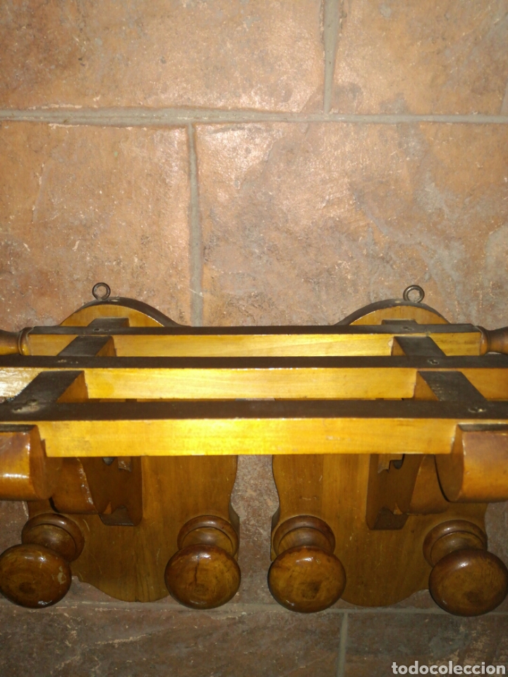 Antig&uuml;edades: Antigua y original percha con sombrerera - Foto 3
