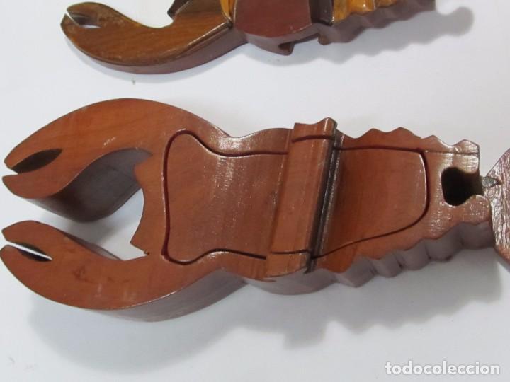 Antig&uuml;edades: CAJA DESMONTABLE DE MADERA CON FORMA DE CIGALA - Foto 2