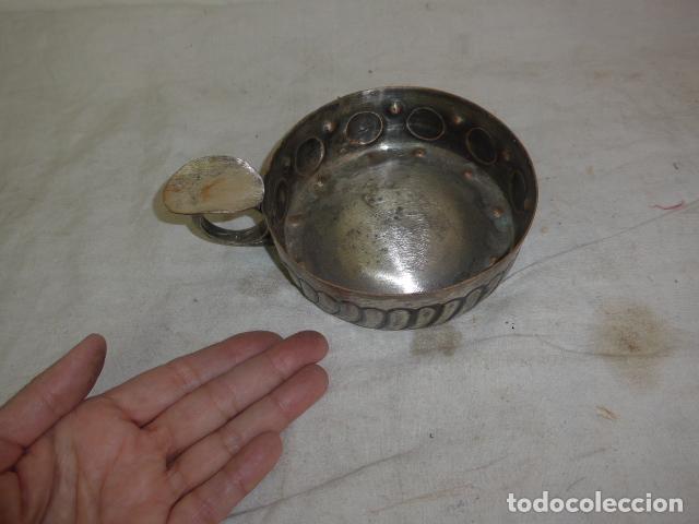 Antig&uuml;edades: Antigua taza de metal para probar o beber vino o cerveza, original, de principios s.XX