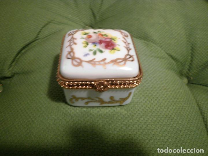 Antig&uuml;edades: Cajita de porcelana - Foto 3