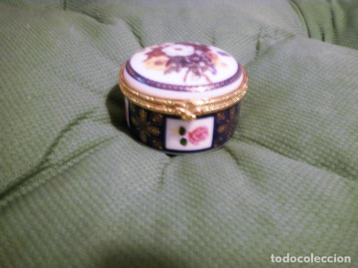 Antig&uuml;edades: Cajita de porcelana - Foto 3