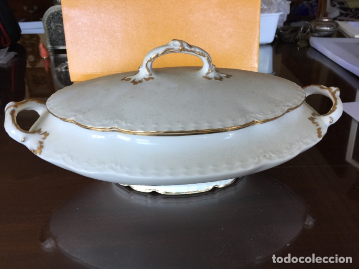 Antig&uuml;edades: Sopera antigua de porcelana - Foto 1