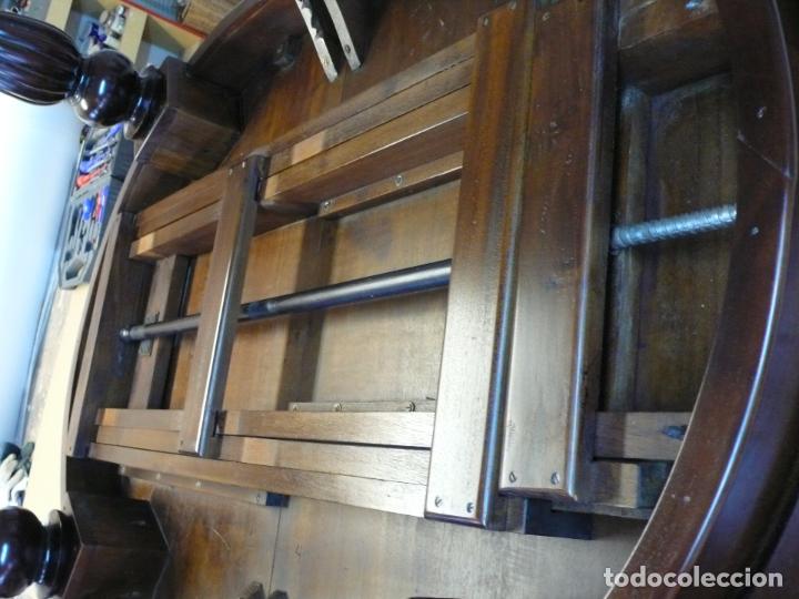 Antig&uuml;edades: Mesa Victoriana en caoba de manivela - Foto 3