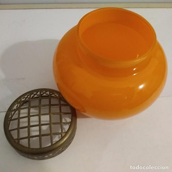 Antig&uuml;edades: Antiguo florero en opalina naranja - Foto 3