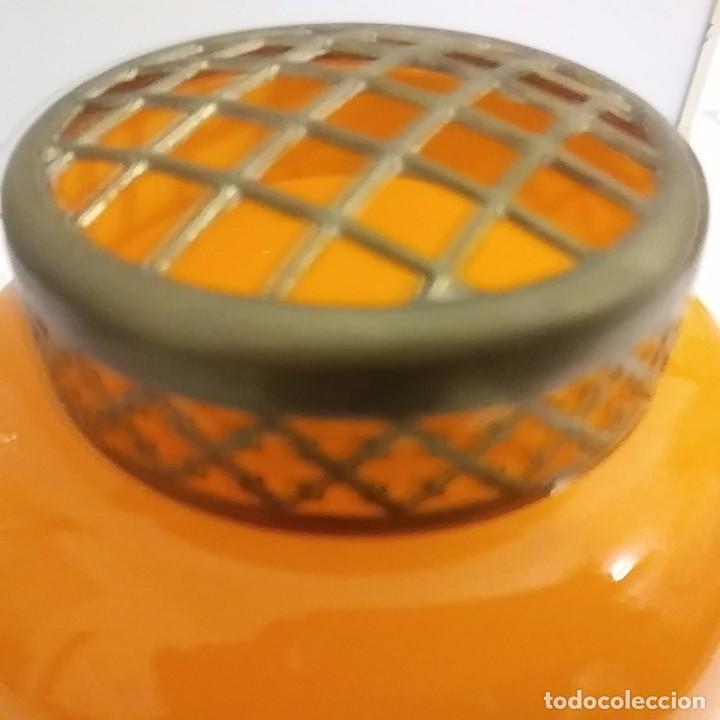 Antig&uuml;edades: Antiguo florero en opalina naranja - Foto 4