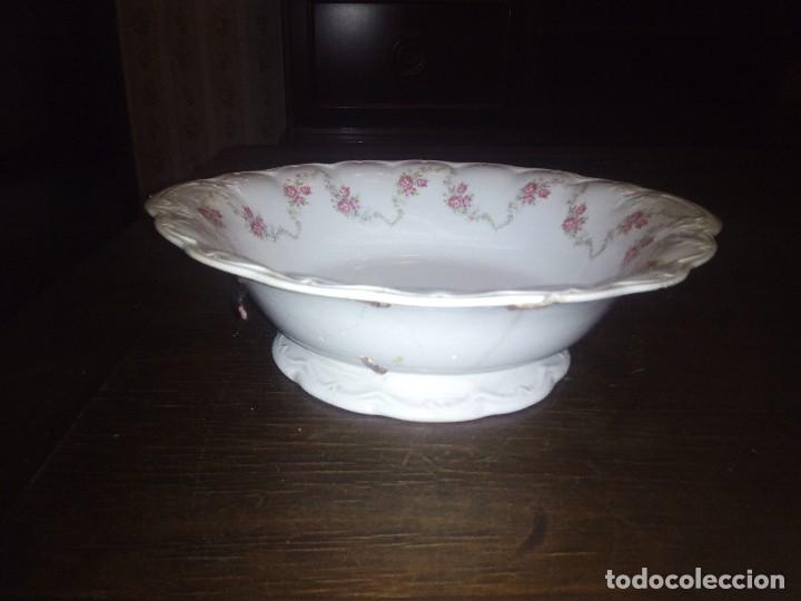 Antig&uuml;edades: Fuente salsera con sello, la&ntilde;ada