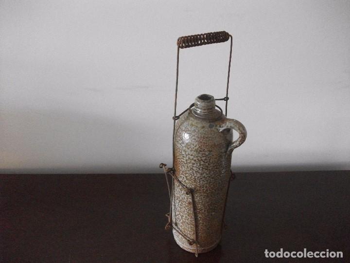 Antig&uuml;edades: BOTELLA CON SOPORTE CERAMICA - Foto 2