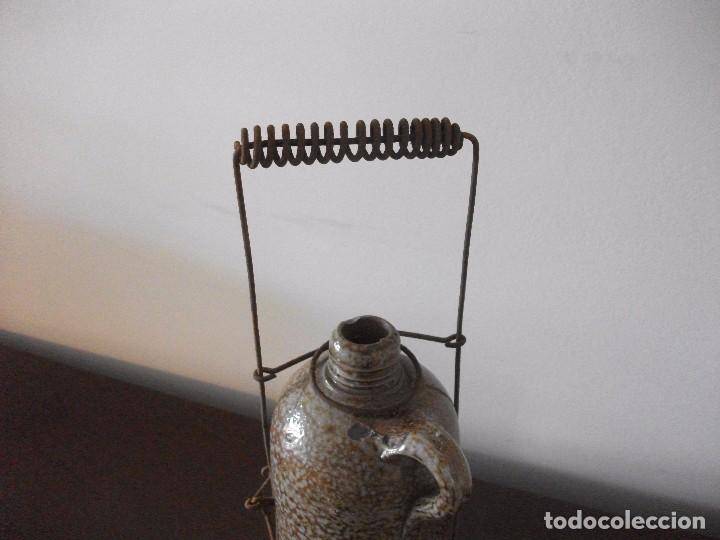 Antig&uuml;edades: BOTELLA CON SOPORTE CERAMICA - Foto 3