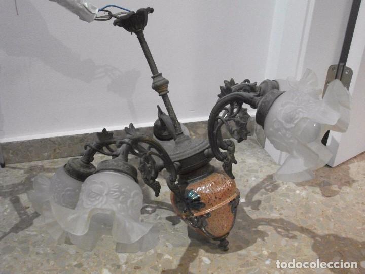 Antig&uuml;edades: LAMPARA TECHO BRONCE Y CERAMICA - Foto 1