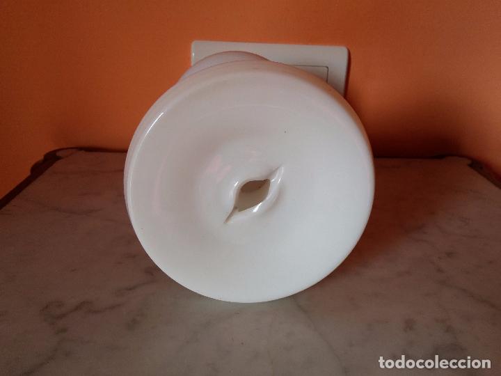 Antig&uuml;edades: Antiguo quinqu&eacute; en opalina blanca - Foto 17