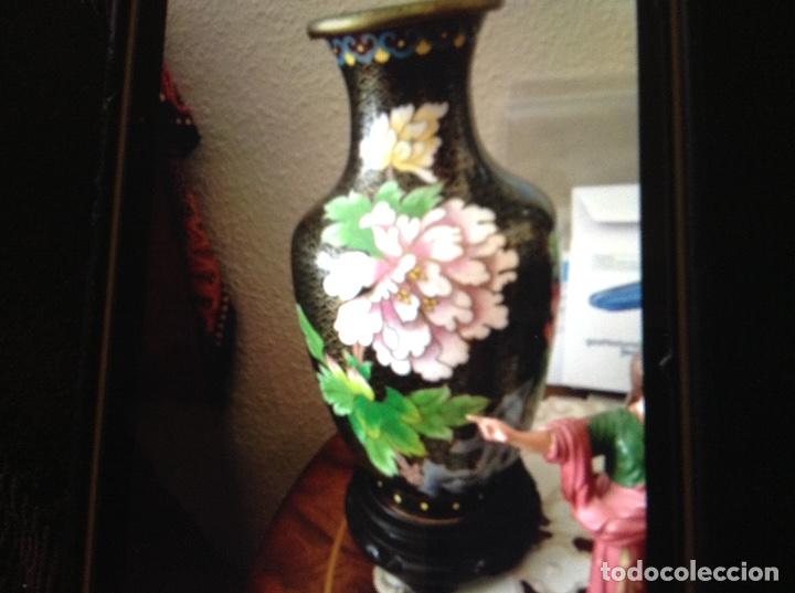 Antig&uuml;edades: Pareja Jarrones cloisonne esmaltes bronce - Foto 1