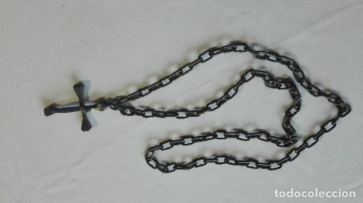 Antig&uuml;edades: CRUCIFIJO DE HIERRO CON CADENA - Foto 3