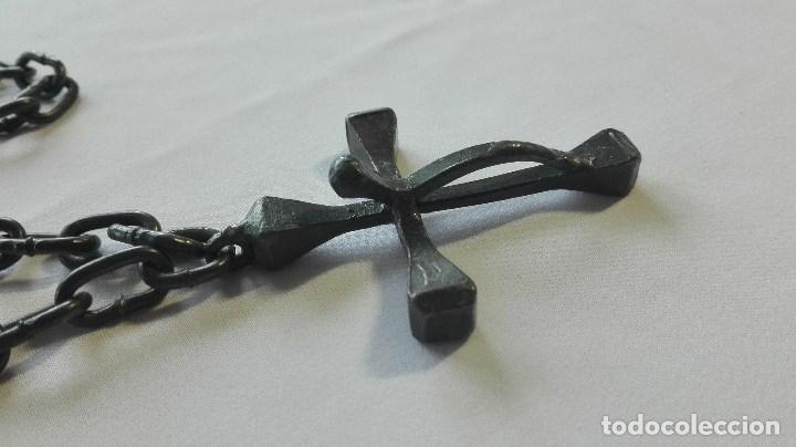 Antig&uuml;edades: CRUCIFIJO DE HIERRO CON CADENA - Foto 4