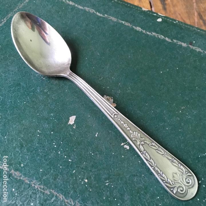 Antig&uuml;edades: 6 cucharas plateadas para postre en su caja - Foto 2