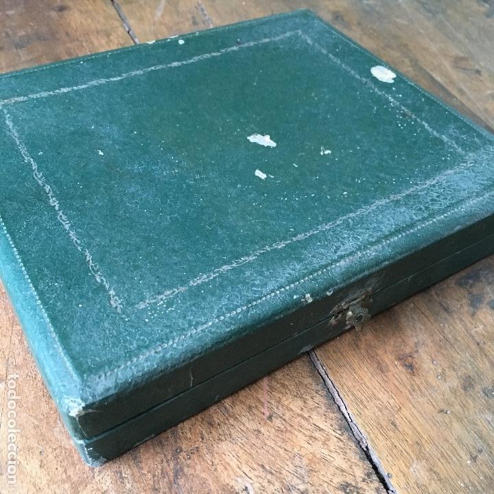 Antig&uuml;edades: 6 cucharas plateadas para postre en su caja - Foto 3