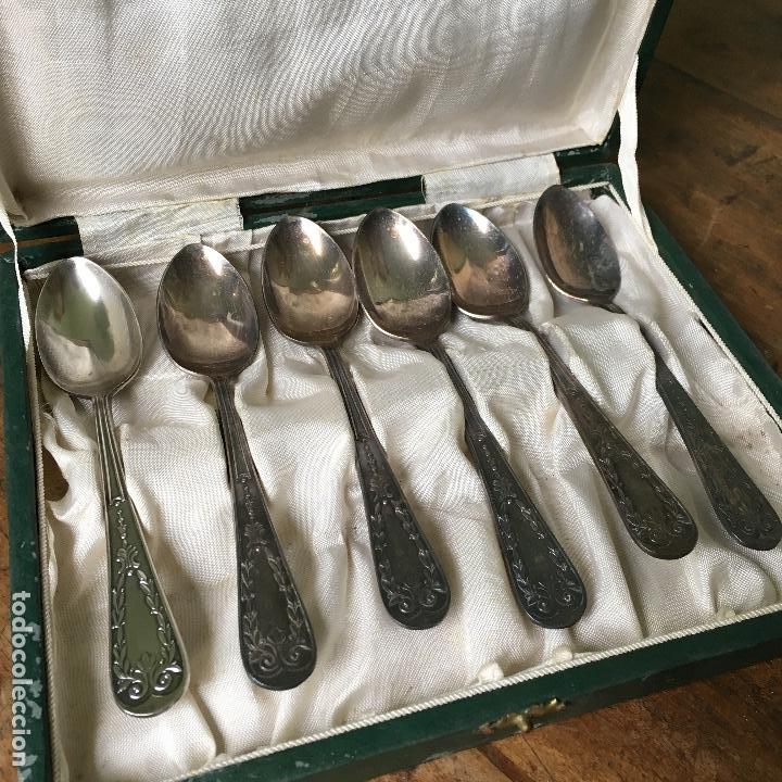 Antig&uuml;edades: 6 cucharas plateadas para postre en su caja - Foto 1