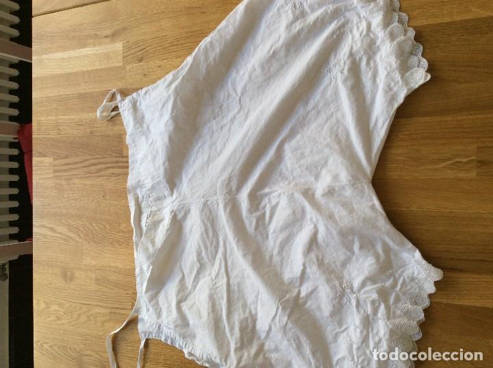 Antig&uuml;edades: Camis&oacute;n dos piezas - Foto 3