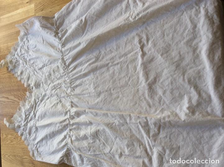 Antig&uuml;edades: Camis&oacute;n dos piezas - Foto 4