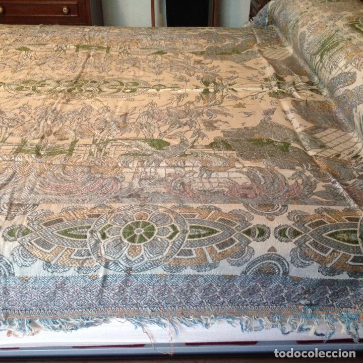 Antig&uuml;edades: Colcha antigua de seda - Foto 2
