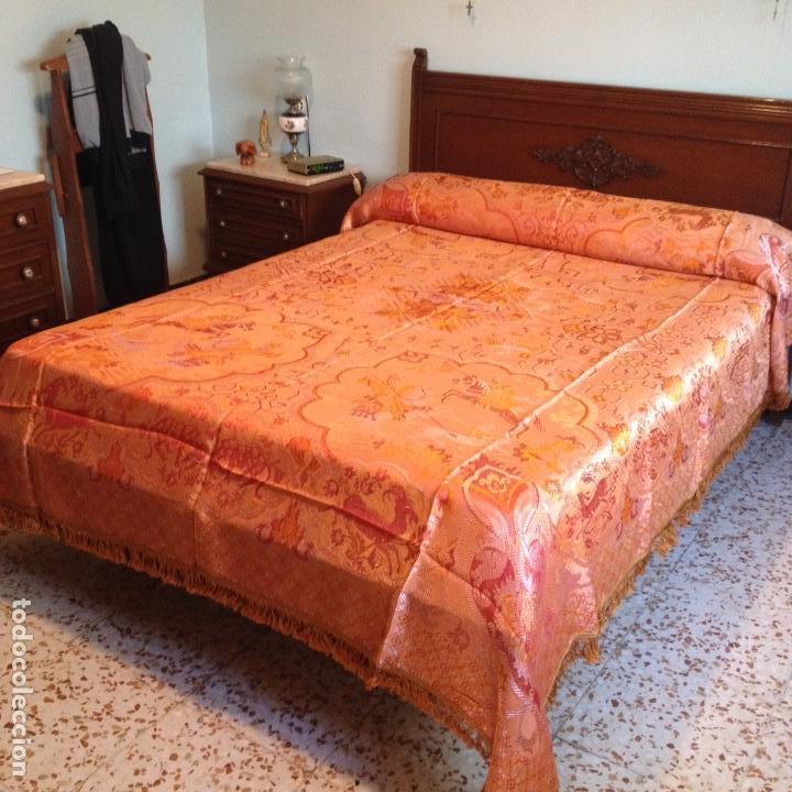 Antig&uuml;edades: Colcha antigua de seda - Foto 4