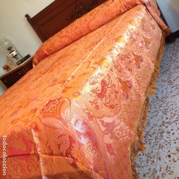 Antig&uuml;edades: Colcha antigua de seda - Foto 2