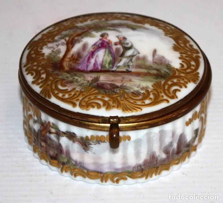 Antig&uuml;edades: CAJITA EN PORCELANA ALEMANA DE MEISSEN. FINALES SIGLO XIX