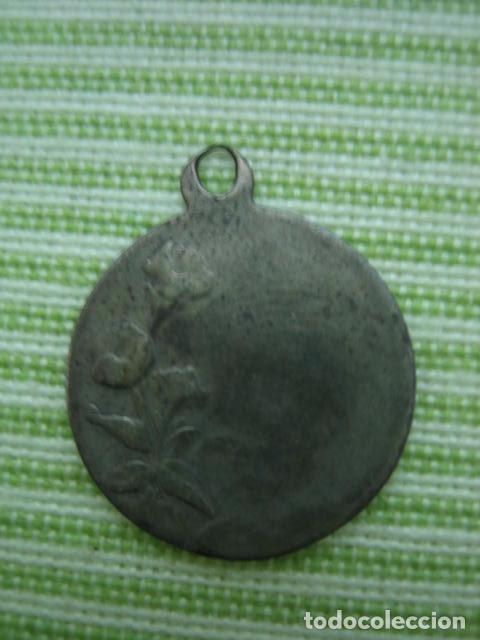 Antig&uuml;edades: Antigua medalla de nacimiento - Foto 2