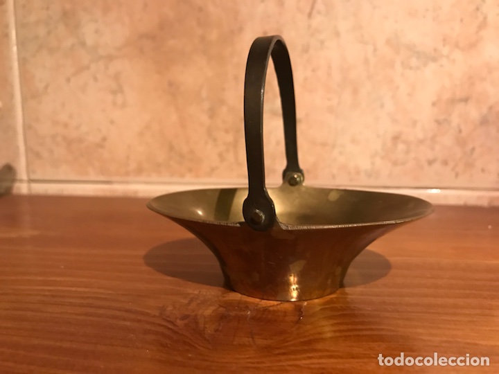 Antiques: CESTITA en bronce, de peque&ntilde;o tama&ntilde;o. (h.1960?)