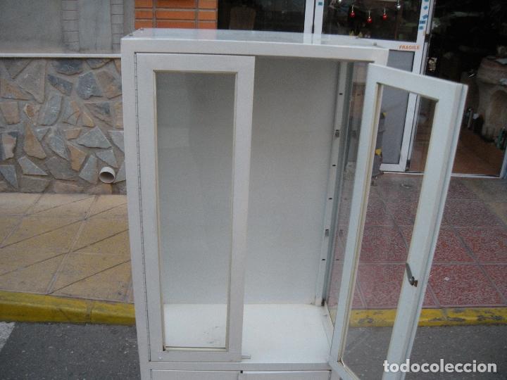 Antig&uuml;edades: VITRINA DE M&Eacute;DICO - Foto 9