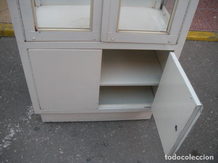Antig&uuml;edades: VITRINA DE M&Eacute;DICO - Foto 11