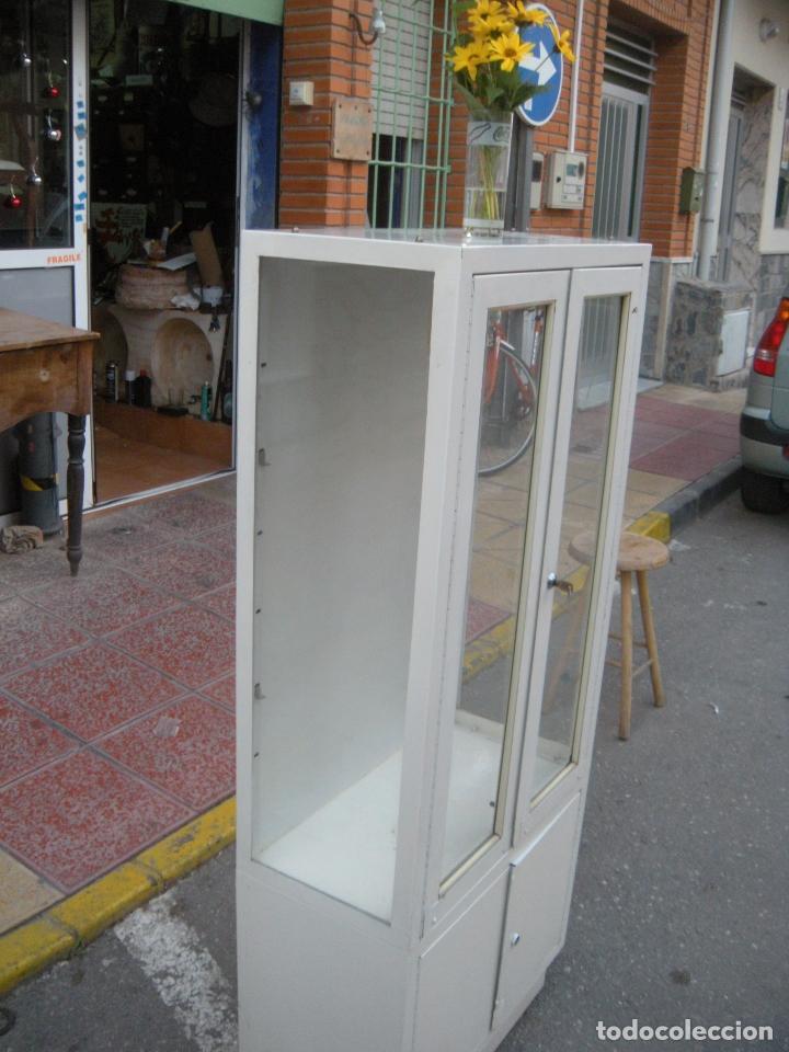 Antig&uuml;edades: VITRINA DE M&Eacute;DICO - Foto 13