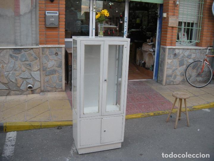 Antig&uuml;edades: VITRINA DE M&Eacute;DICO - Foto 14