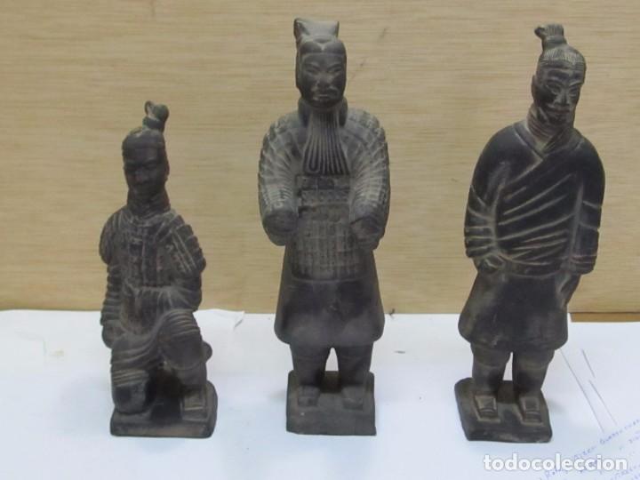 Antig&uuml;edades: 3 FIGURAS ASI&Aacute;TICAS DE TERRACOTA