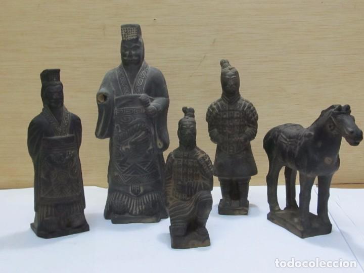 Antiquit&eacute;s: 5 FIGURAS ASI&Aacute;TICAS DE TERRACOTA